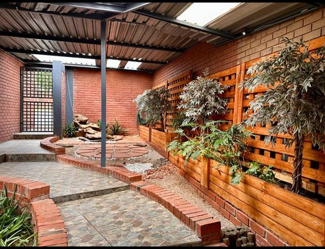 4 BEDROOM HOUSE FOR SALE IN MONTANA PARK